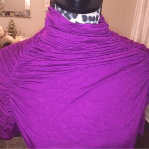 Fitted women’s turtleneck Size Large (Cart C-116)